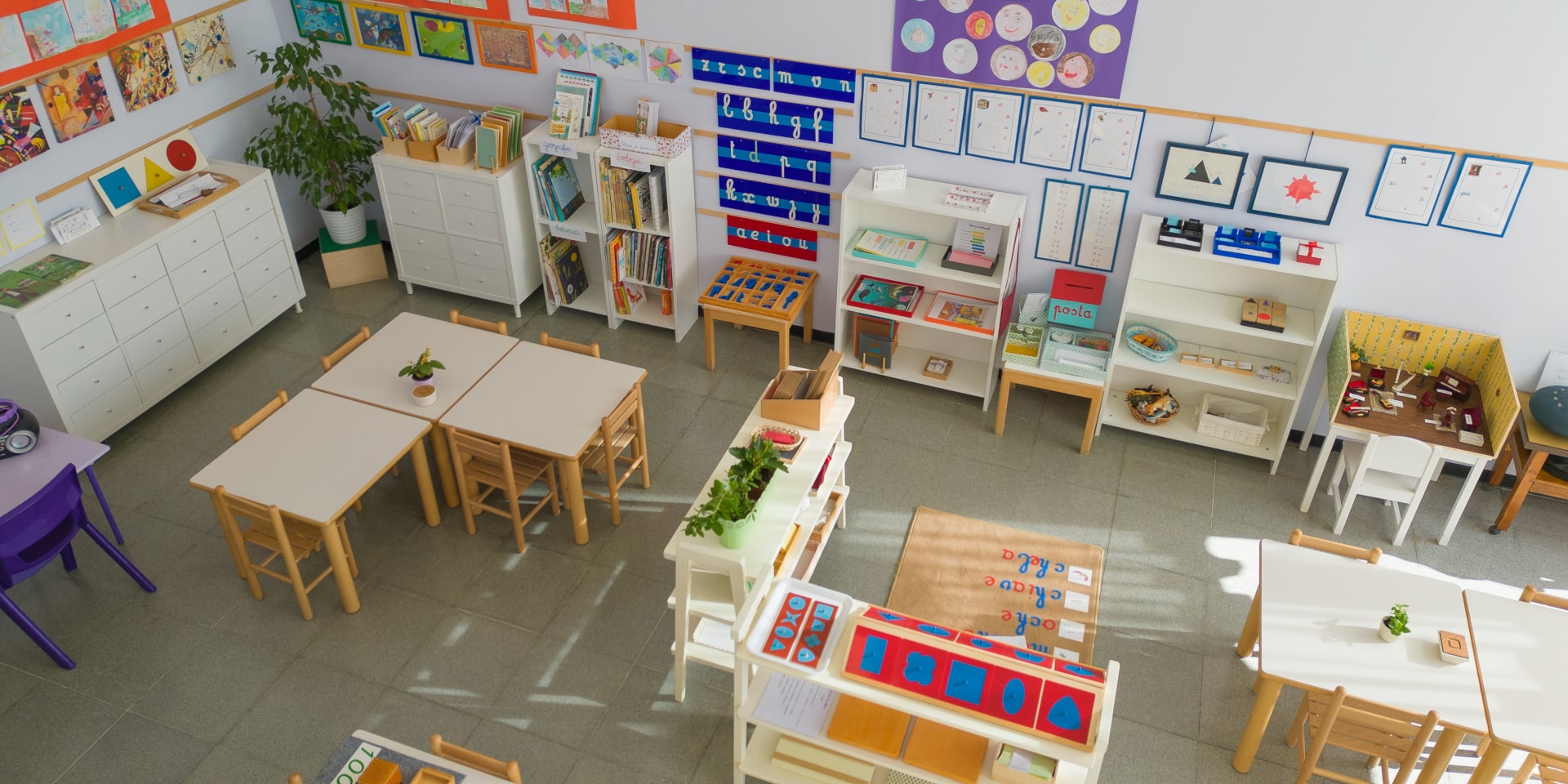 Aula della scuola Montessori il Bambino nel Mondo